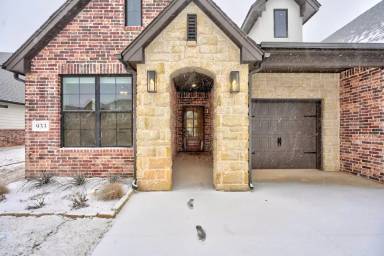 Main picture of 933 Kyle Dr