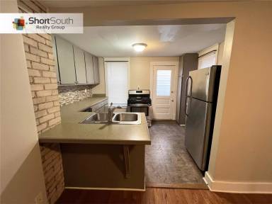 Main picture of 21 Fairbanks St NE