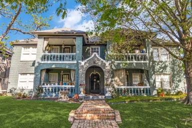 Main picture of 4425 Swiss Ave