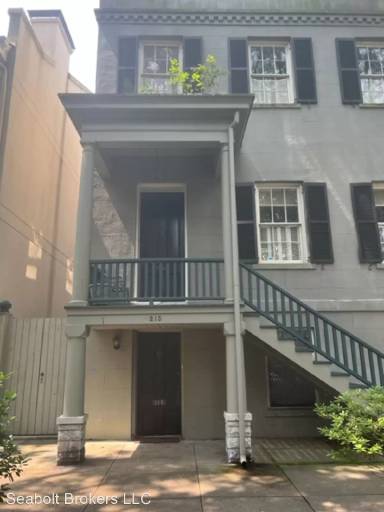 Main picture of 215 E Jones St