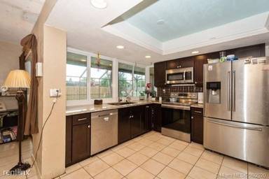 Main picture of 9430 Sunset Strip