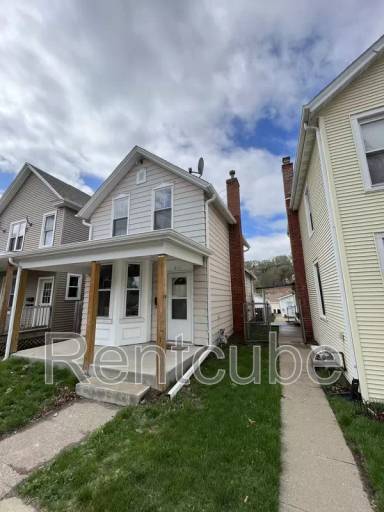 Main picture of 911 Rhomberg Ave