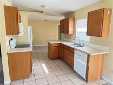 Main picture of 724 Versailles Ln
