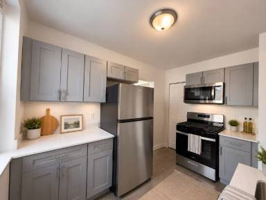 Main picture of 1606 E Royall Pl