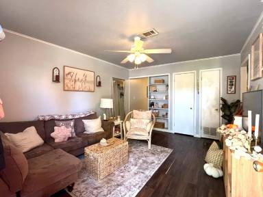 Main picture of 131 N Duck St