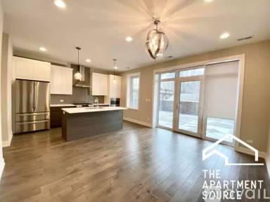 Main picture of 317 W Evergreen Ave