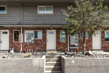 Main picture of 1345 N Devon Ave