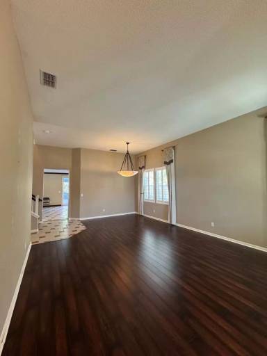 Main picture of 1762 River Oaks Cir