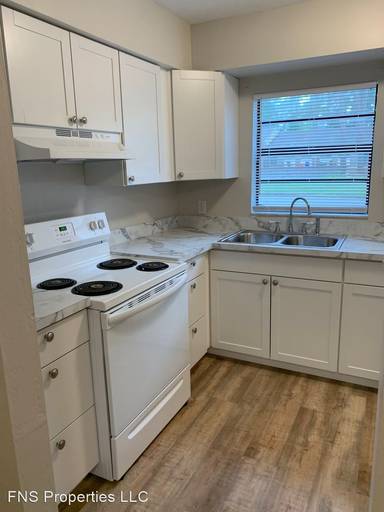 Main picture of 7130 SW 45th Pl