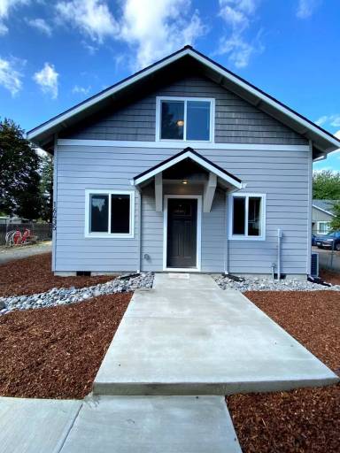 Main picture of 16435 Front Ave