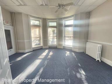 Main picture of 2 W 21st St