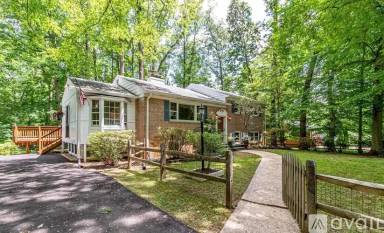 Main picture of 4909 Birch Ln