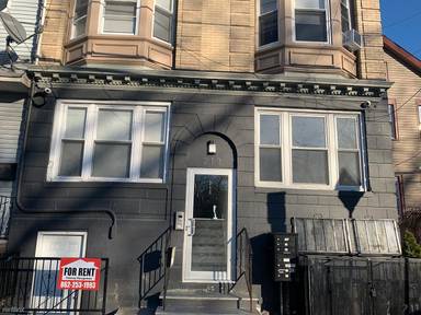 Main picture of 213 Lake St