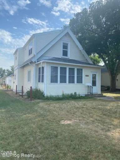 Main picture of 530 3rd St SE