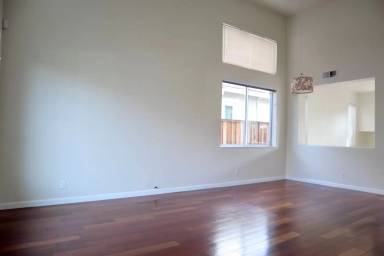 Main picture of 3930 Springfield Cmn