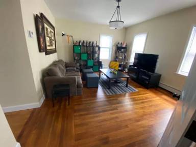 Main picture of 47 Maple St