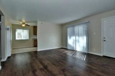 Main picture of 948 Ravenscourt Ave