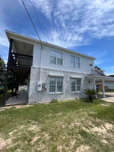 Main picture of 22630 Lakeview Dr