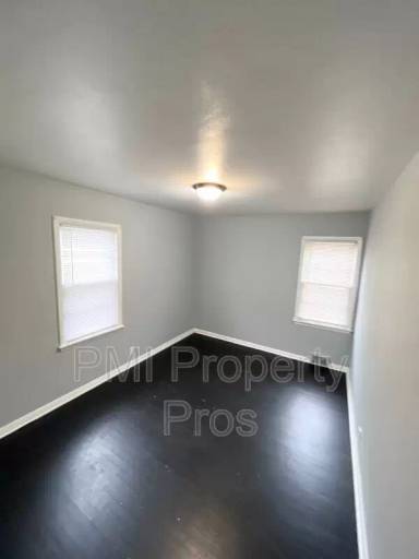 Main picture of 3823 N 39th St