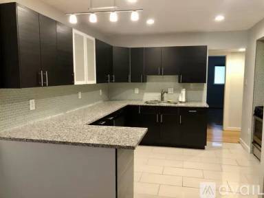 Main picture of 1673 Parkcrest Cir