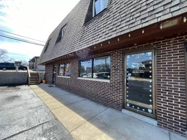 Main picture of 15 W Jefferson St