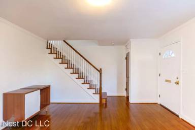 Main picture of 3937 Ames St NE