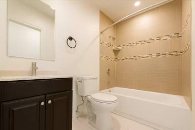 Main picture of 1251 W 35th St