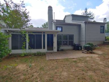 Main picture of 102 Cottage Ln