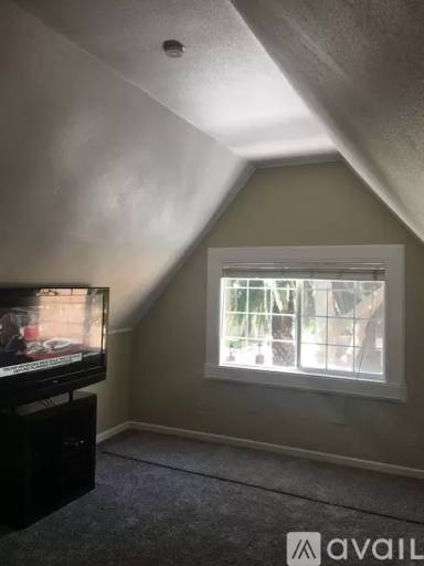 Main picture of 2154 Cambridge St