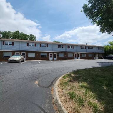 Main picture of 552 S Cherry St