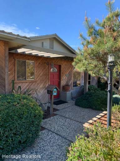 Main picture of 379 W Deodar Ln