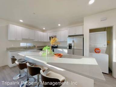 Main picture of 1700 Arapahoe St