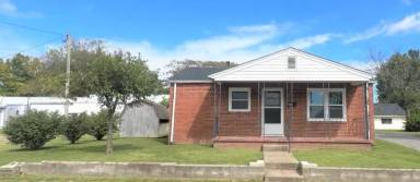 Main picture of 115 E 5th St
