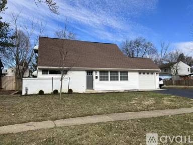 Main picture of 898 Bernard Rd