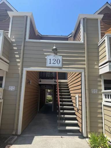 Main picture of 120 Reflections Dr