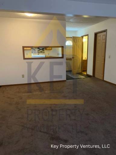 Main picture of 493 Hollenbeck St