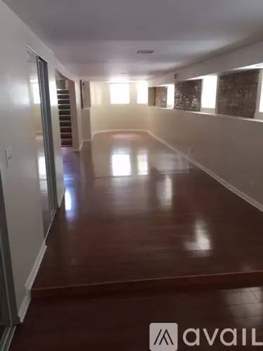Main picture of 416 E 48th Pl