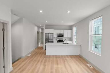 Main picture of 126 Ruggles St