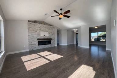 Main picture of 1222 NE 40th Ter