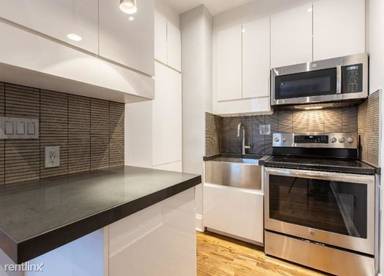 Main picture of 343 E 8th St
