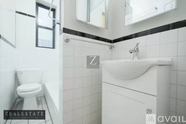 Main picture of 256 Pacific St