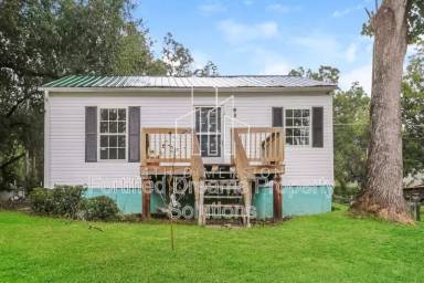 Main picture of 21 Circle Dr