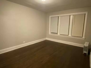 Main picture of 1332 W 82nd St
