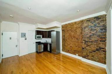 Main picture of 242 E 75th St