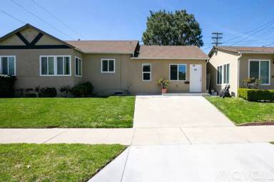 Main picture of 3001 W Victory Blvd