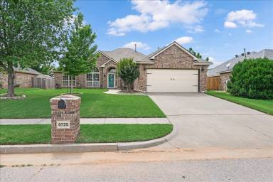 Main picture of 8725 Pikes Peak Rd