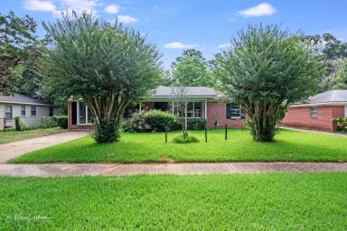 Main picture of 9121 Laurie Ln