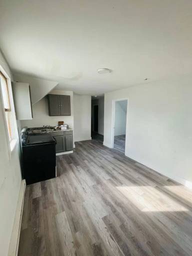 Main picture of 578 Crane St