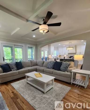 Main picture of 463 Lake Wylie Rd