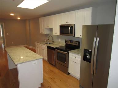 Main picture of 902 Light St